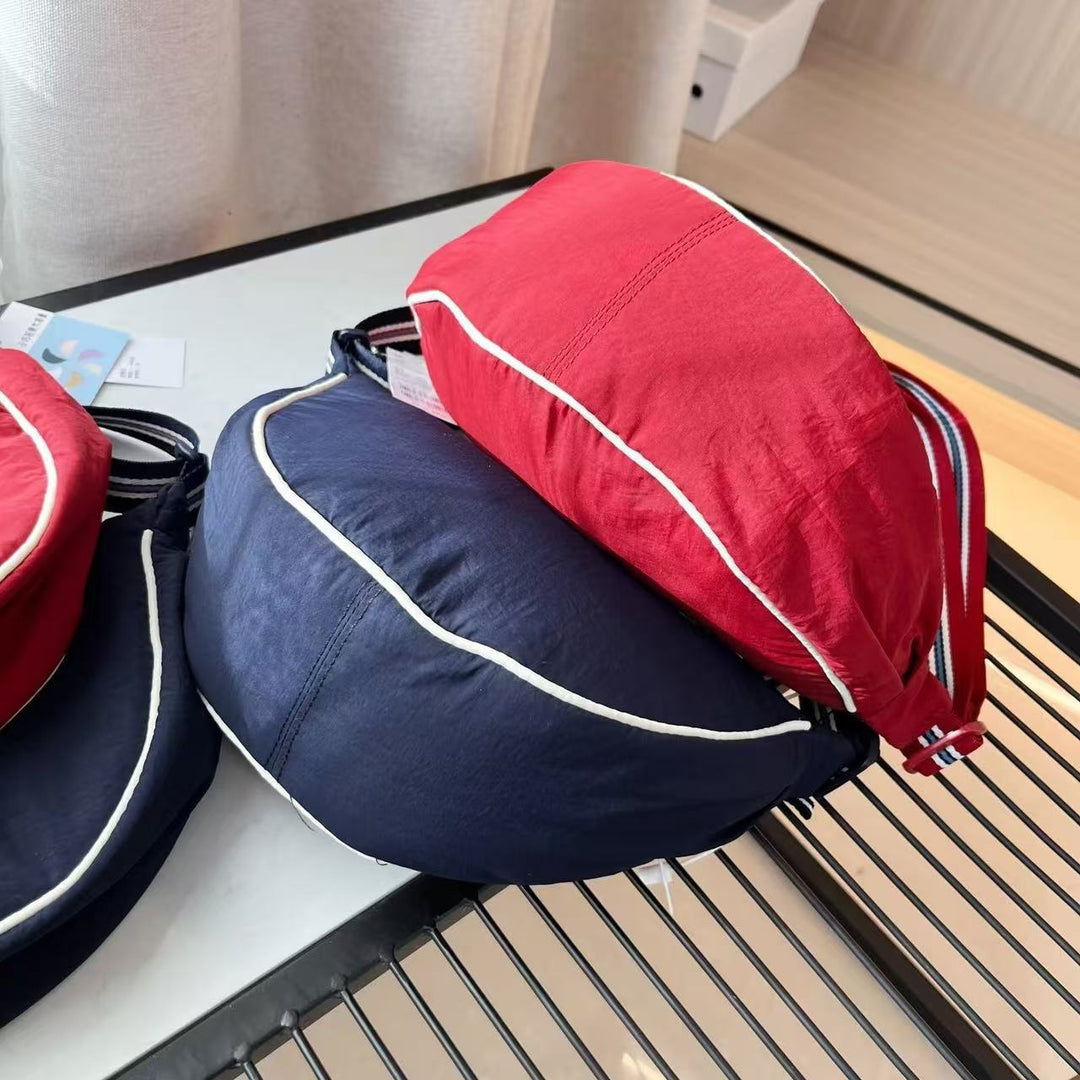Shoulder bag with adjustable shoulder strap and versatile interior compartment Bowlift