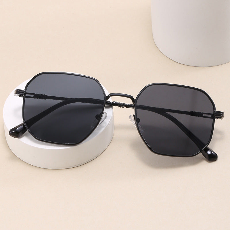 Ladies extravagant geometric sunglasses with striking metal frame Bowlift