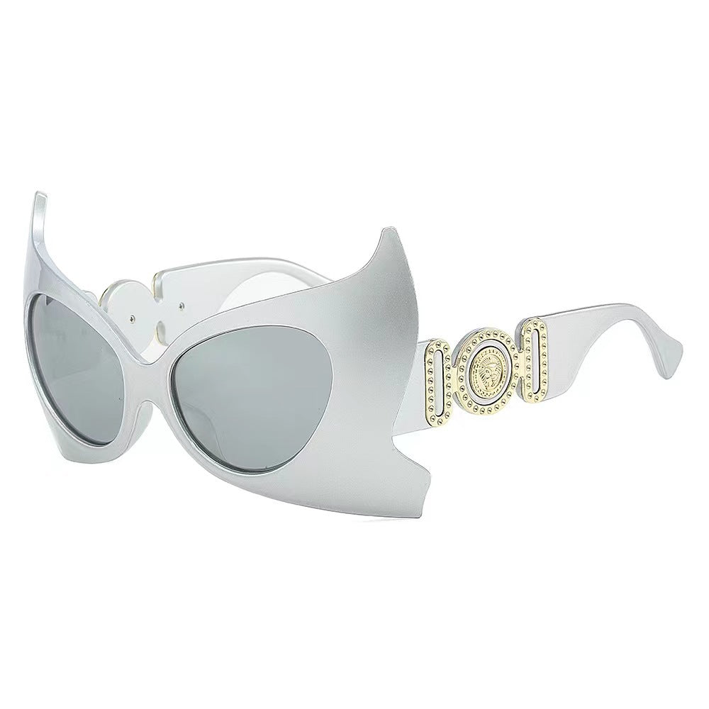Women Extravagant Sunglasses Frame with Eye-Catching Details Bowlift