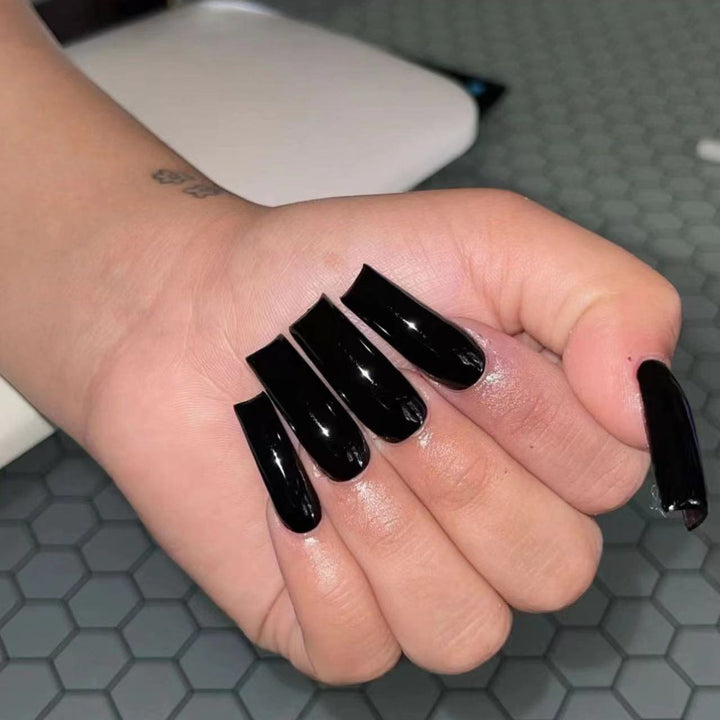Artificial nail set with high-gloss, elegant tips Bowlift