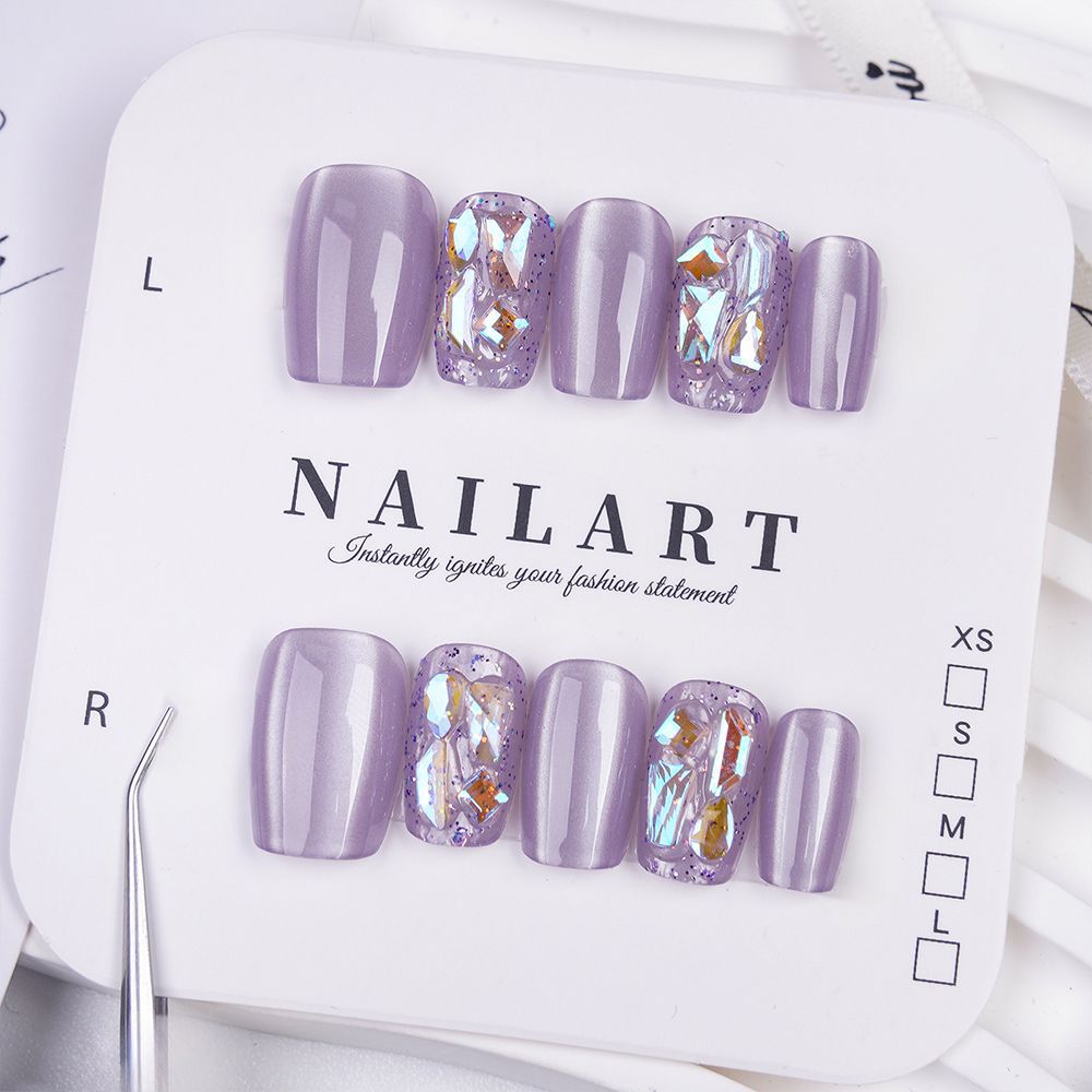Glamorous Artificial Nails Bowlift