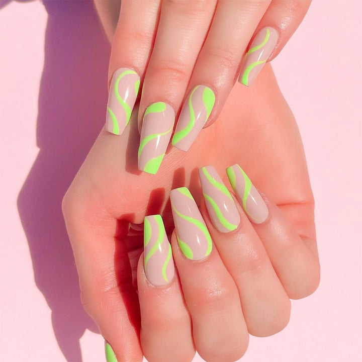 Artful Nail Art in Modern Wave Pattern Bowlift