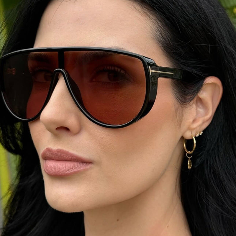 Women's elegant oversized sunglasses with striking design and UV protection Bowlift