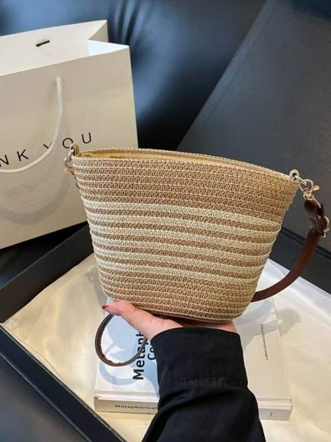 Trendy Summer Handbag Made of Woven Material Bowlift
