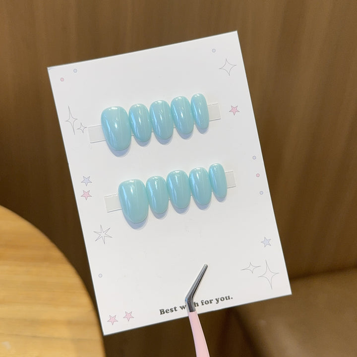 Artificial Gel Nails in Modern Design Bowlift