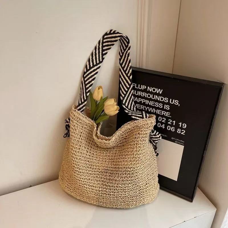 Handcrafted Trendy Straw Bag Bowlift