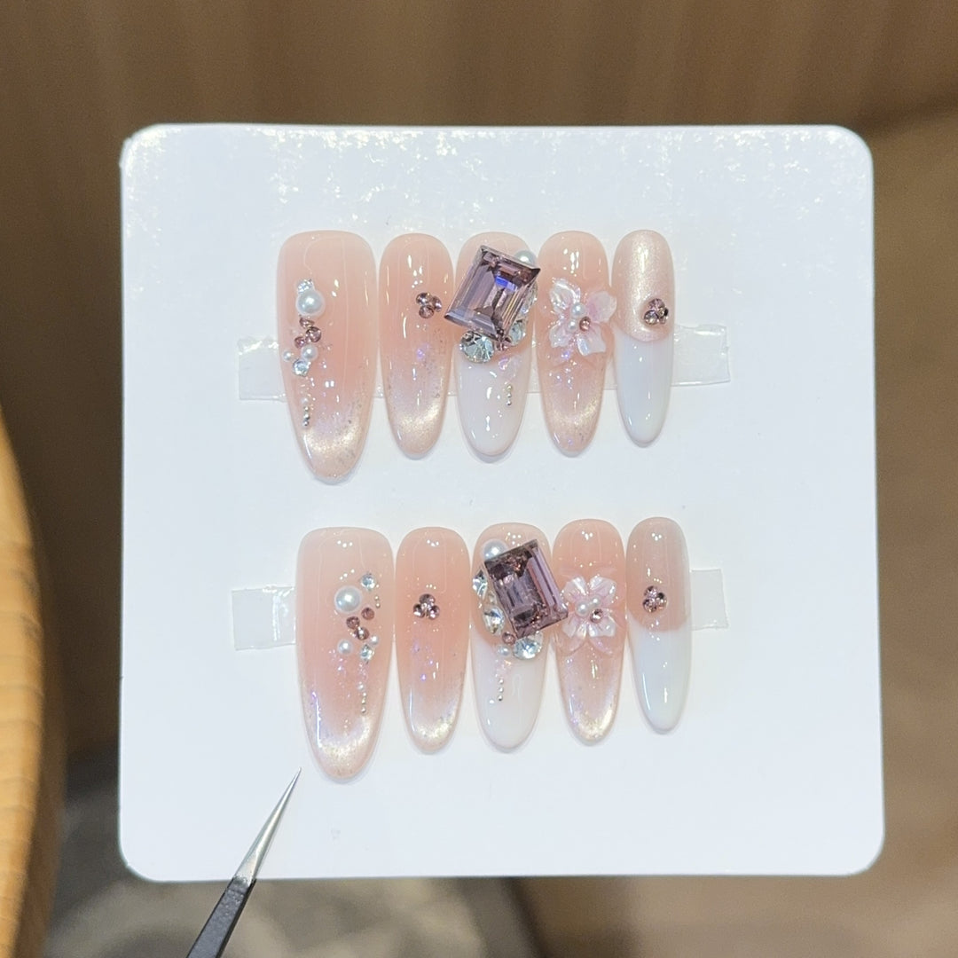 Artificial nails with elegant jewelry details Bowlift