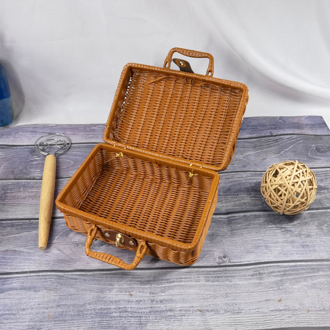 Women's handcrafted cosmetic storage case Bowlift