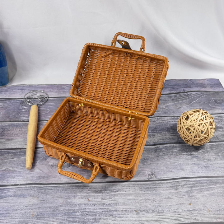 Women's handcrafted cosmetic storage case Bowlift