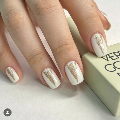 Glamorous artificial nails in elegant lace design Bowlift