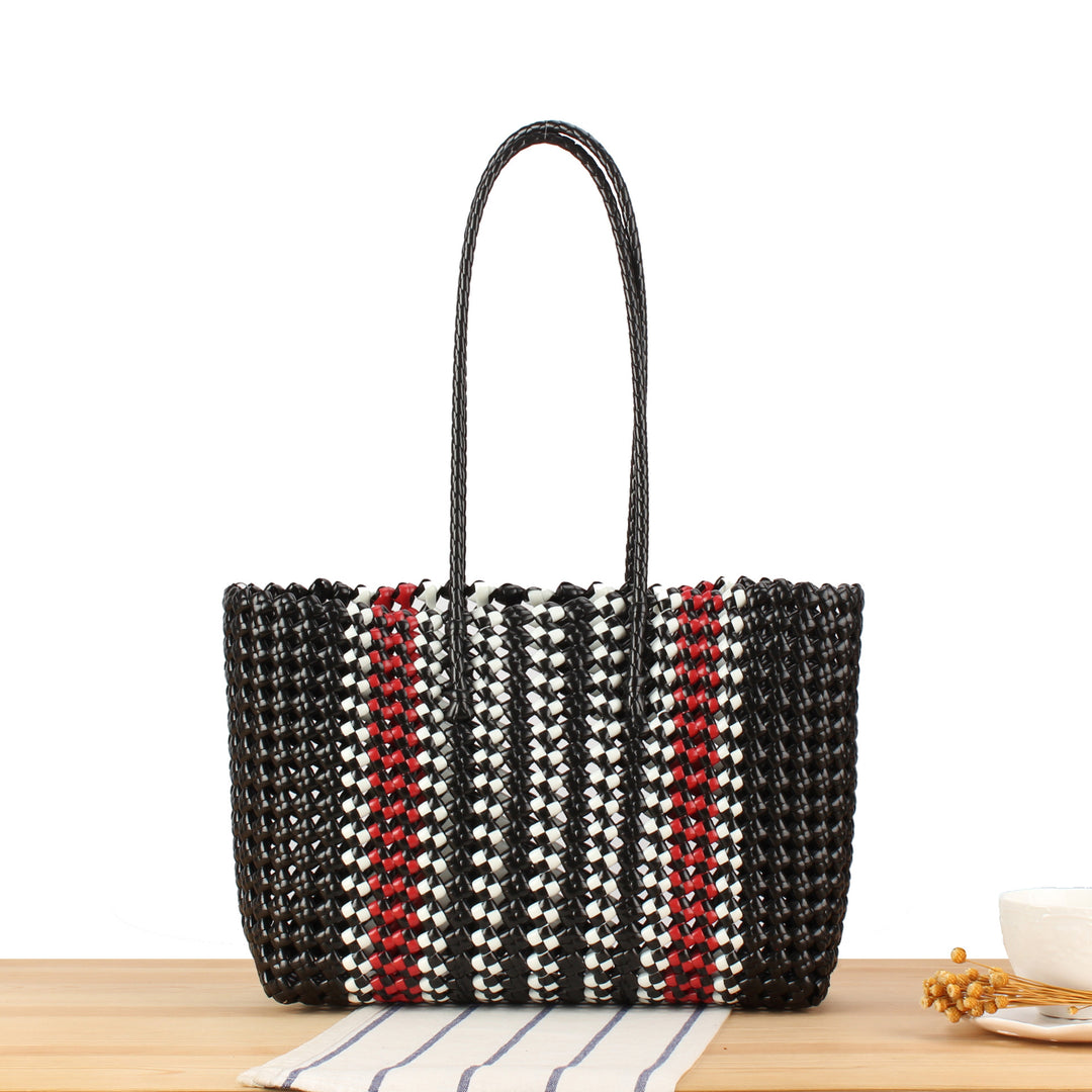 Stylish handbag made of braided material Bowlift