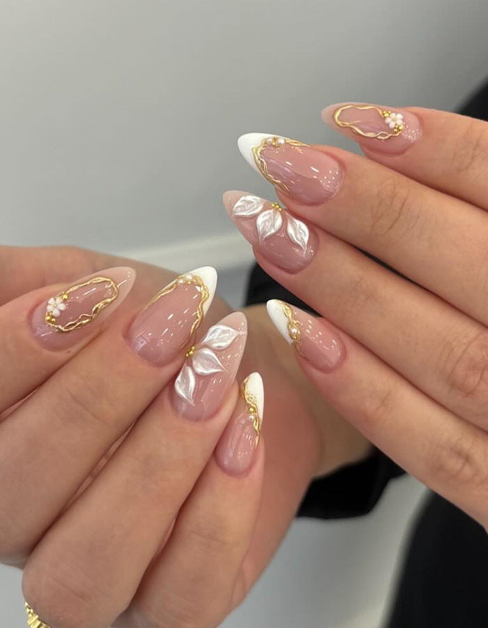 Elegant Press-On Nail Art with Gold Accents Bowlift