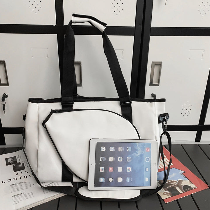 Practical sports and travel bag with ergonomic design Bowlift