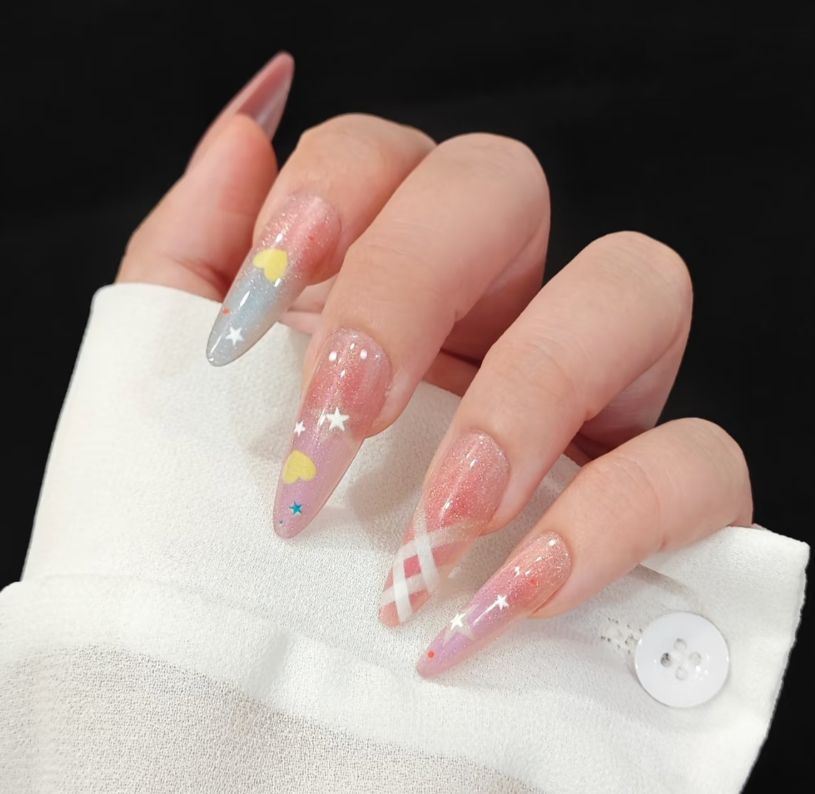 Playful art nails with shimmering designs and 3D applications Bowlift