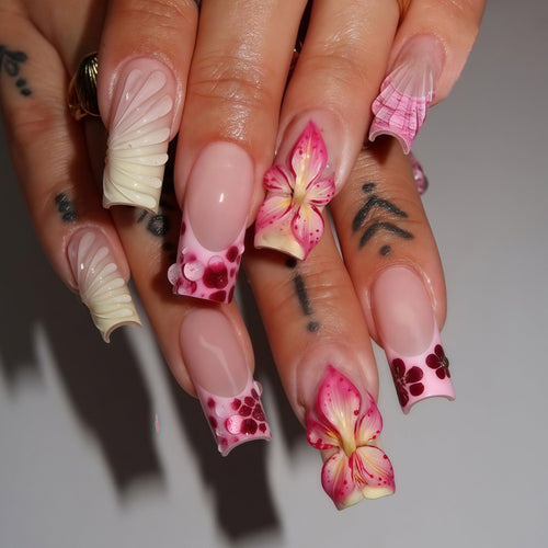 Artificial Nails Set with Elegant Floral Designs Bowlift