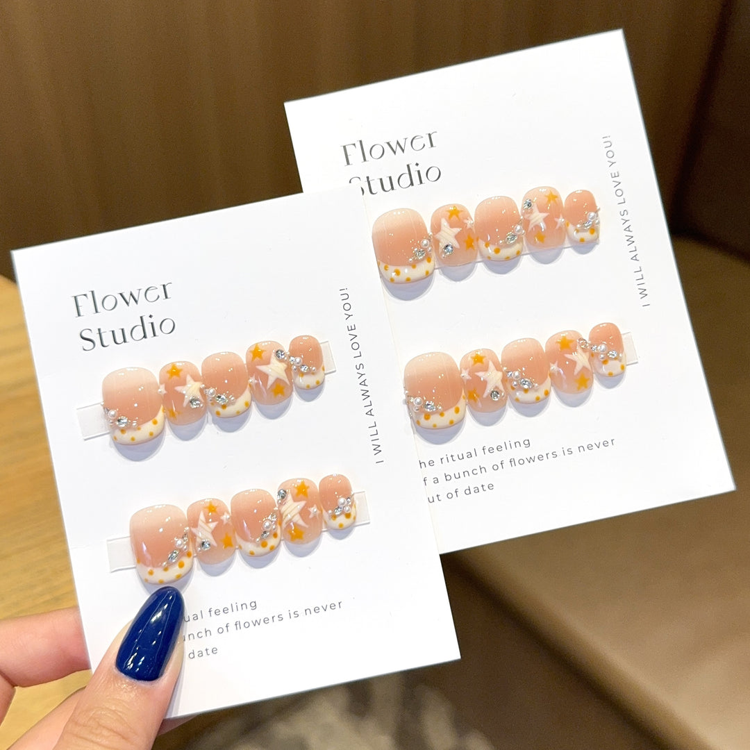 Artificial Nails in Elegant Flower Design Bowlift