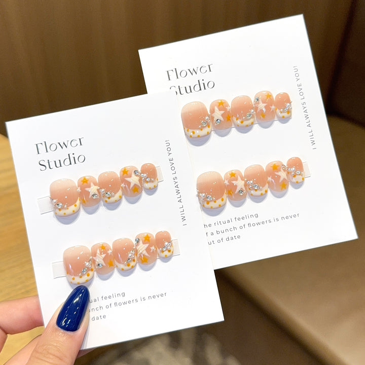 Artificial Nails in Elegant Flower Design Bowlift