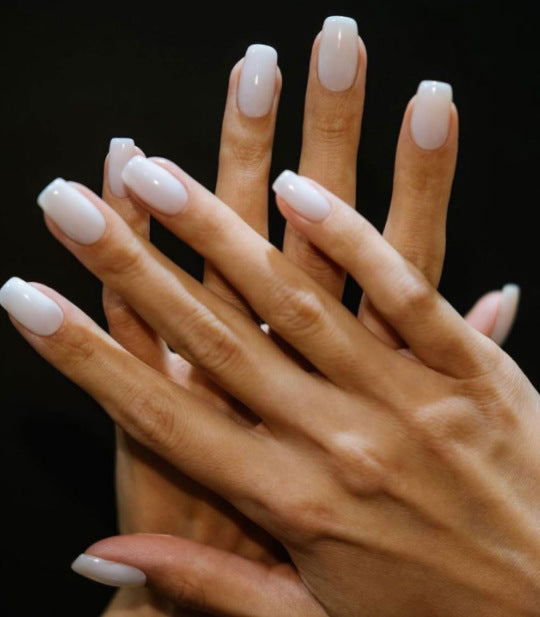 Elegant Press-On Nail Set with Stylish French Tip Design Bowlift