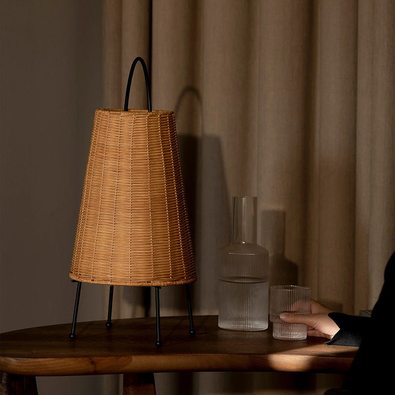 Elegant table lamp made of woven material Bowlift
