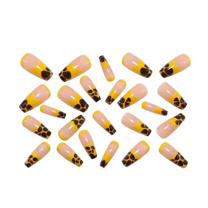 Artificial nails in modern leopard pattern Bowlift