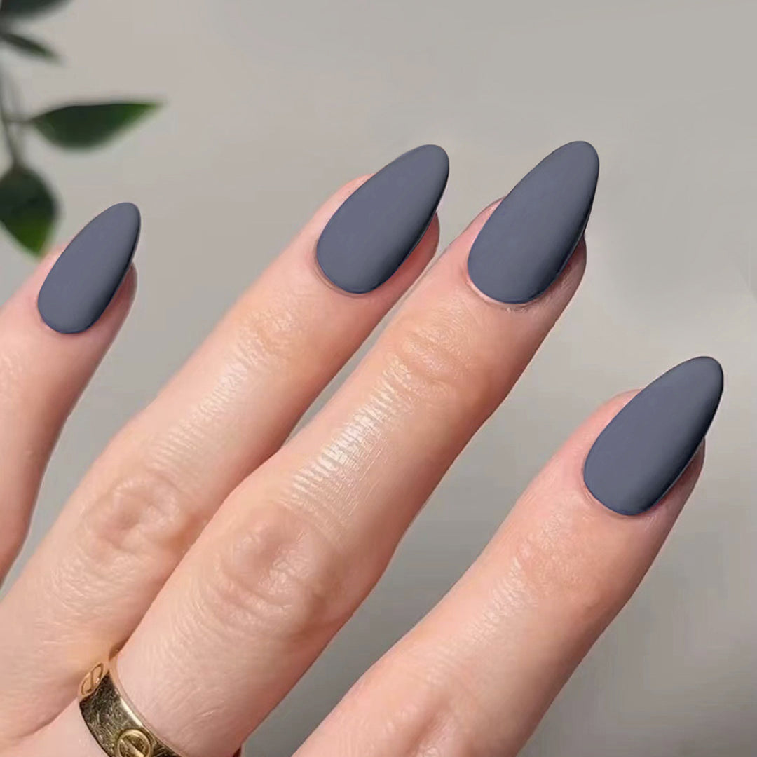 Artful stiletto nails in matte design Bowlift