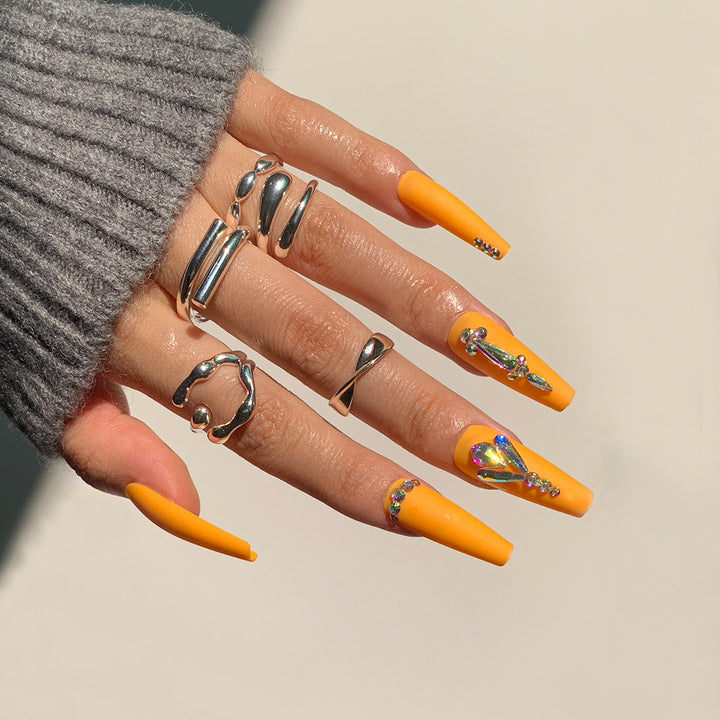 Artful Fingernails Bowlift
