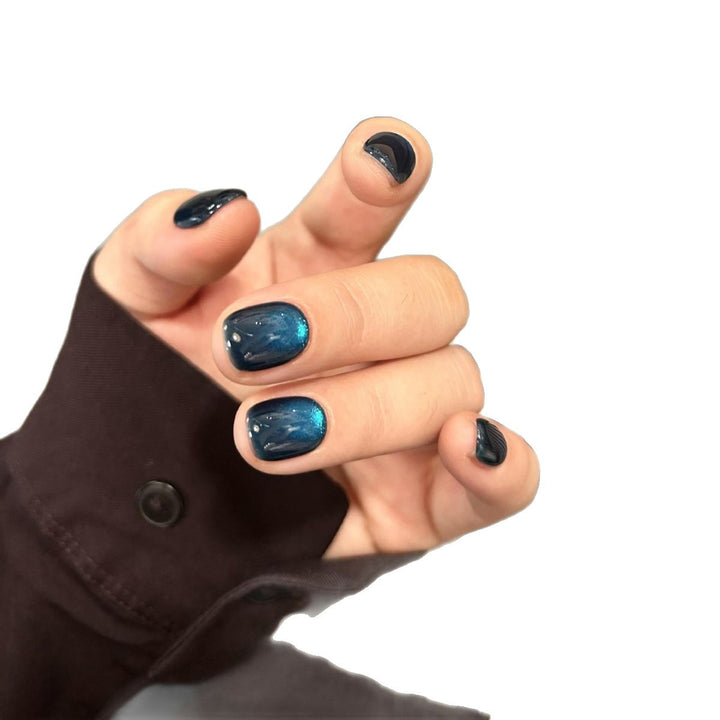 Artificial Nail Tips in Fashionable Shimmer Look Bowlift