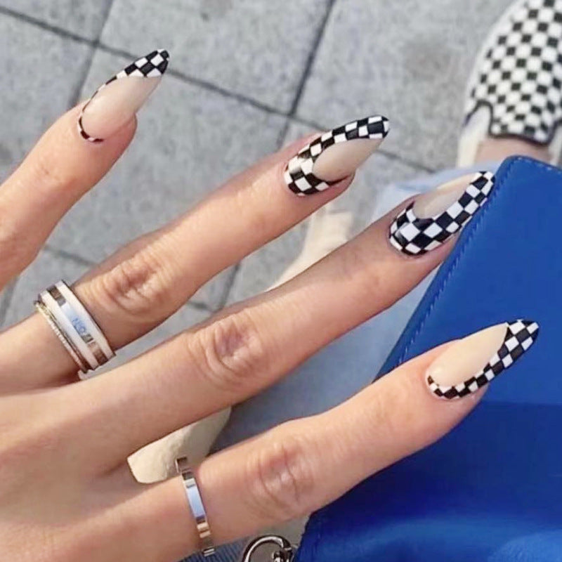 Artful nail extensions with an elegant leaf pattern Bowlift