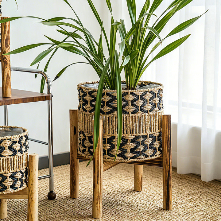 High-quality plant pot with stand Bowlift