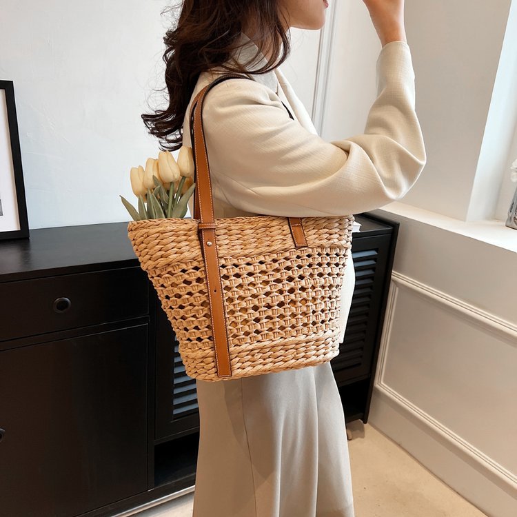 Braided raffia shoulder bag with leather handles Bowlift