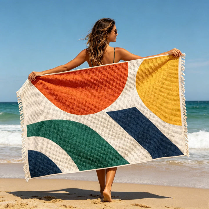 Beach towel with tropical flower pattern Bowlift