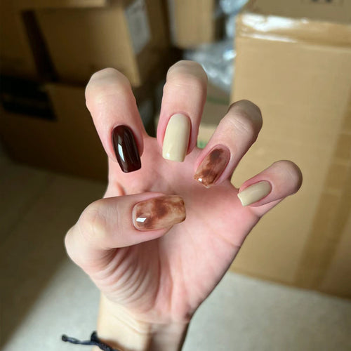 Artistic Press-On Nails with Marble Effect Bowlift