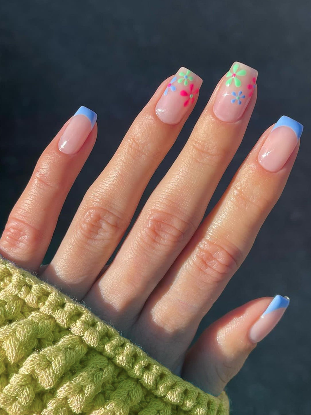 Artificial nail set with elegant French tips Bowlift