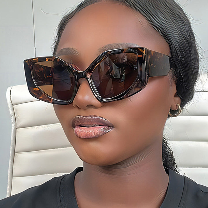Women's striking sunglasses with oversized design and stylish gradient Bowlift