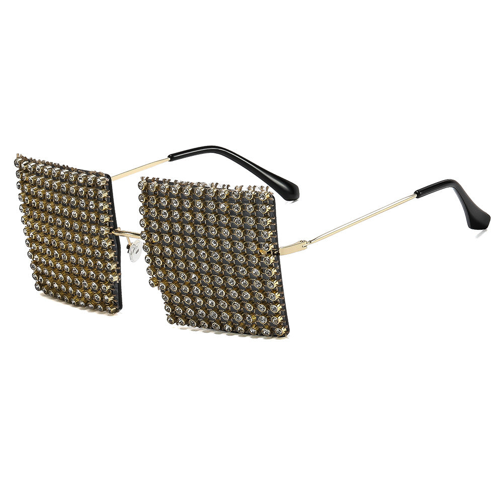 Women's sunglasses with sparkling crystal frame and eye-catching structured design Bowlift