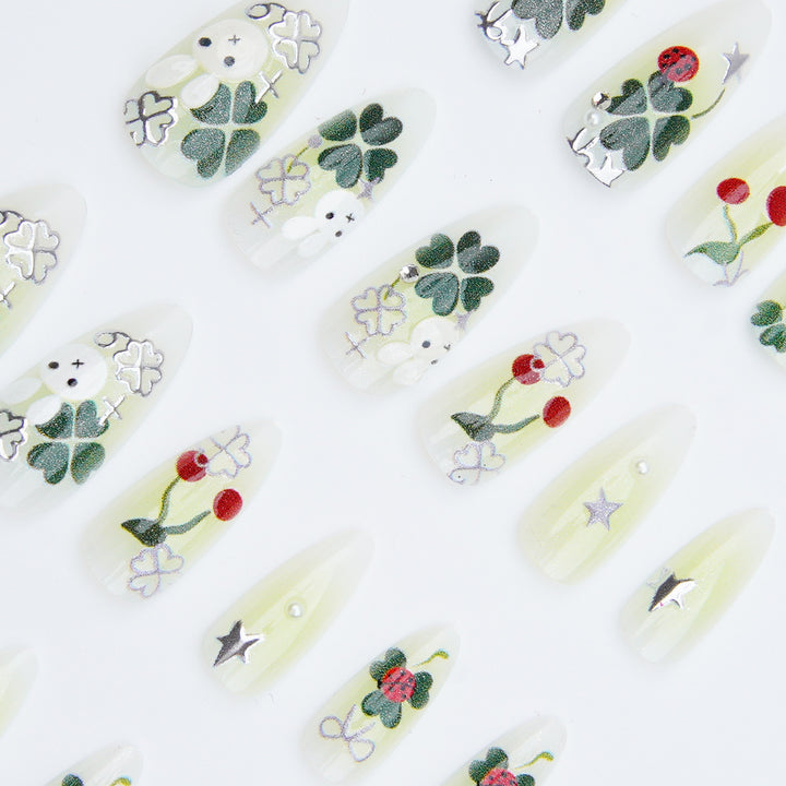 Playful artificial nails with plant motifs Bowlift