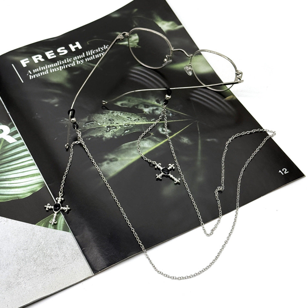Ornate Skull Pendant Eyewear Chain Bowlift