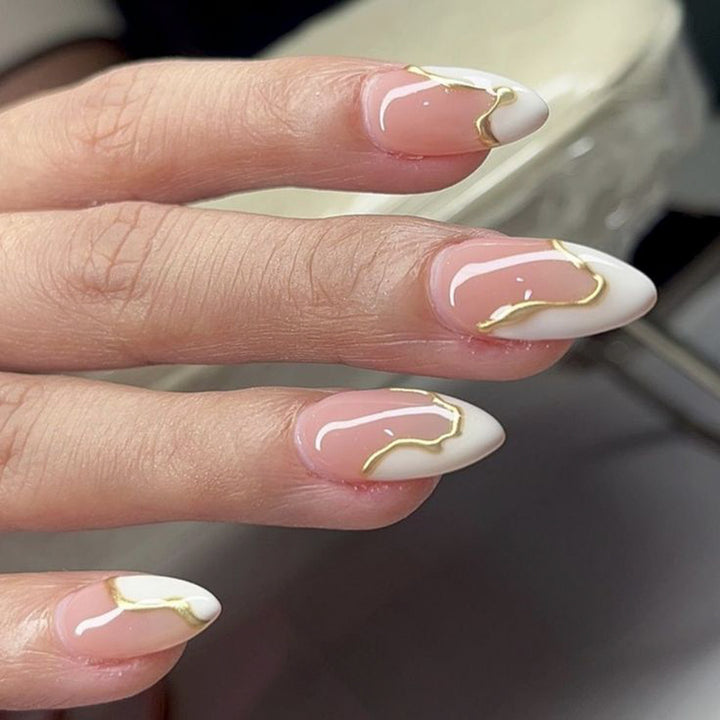 Elegant artificial nails with gold accents Bowlift