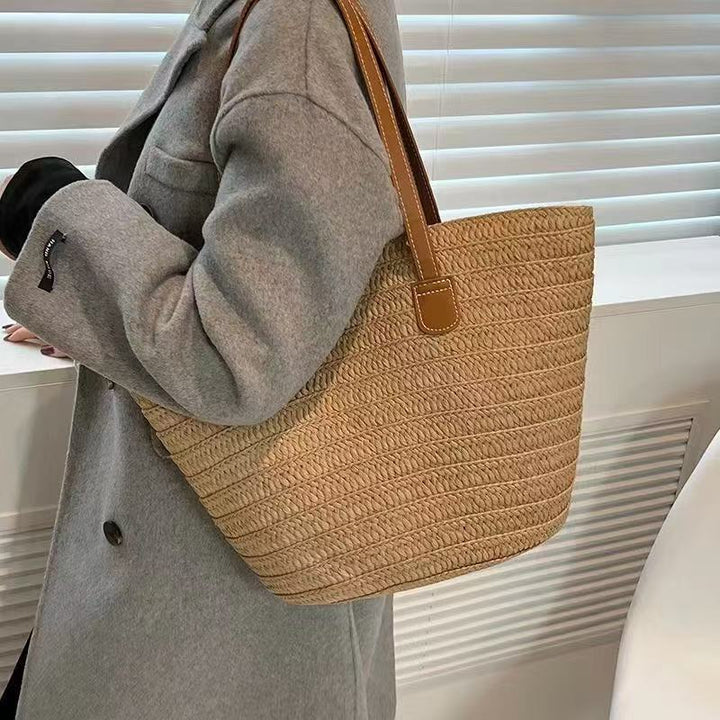 Elegant handbag with sophisticated fabric Bowlift