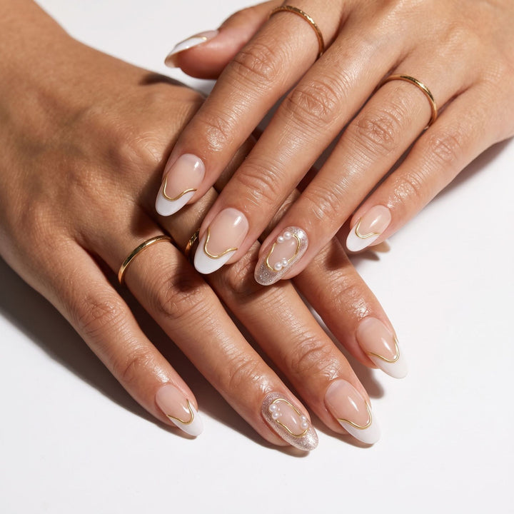 Elegant Gold-Accent Press-On Nail Art Bowlift