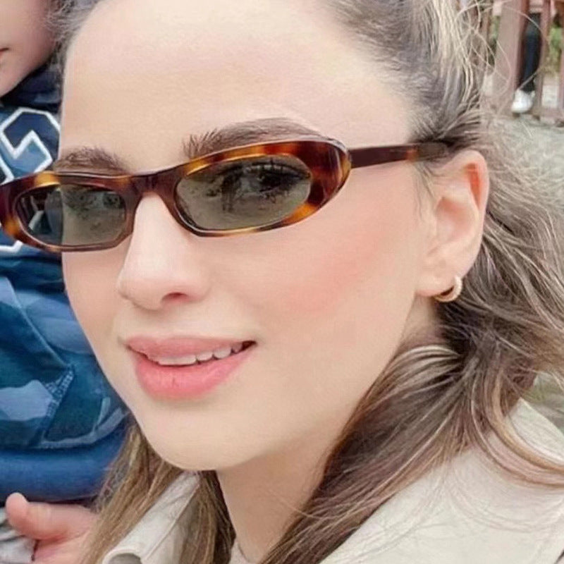 Ladies fashionable sunglasses in elegant cat-eye style Bowlift