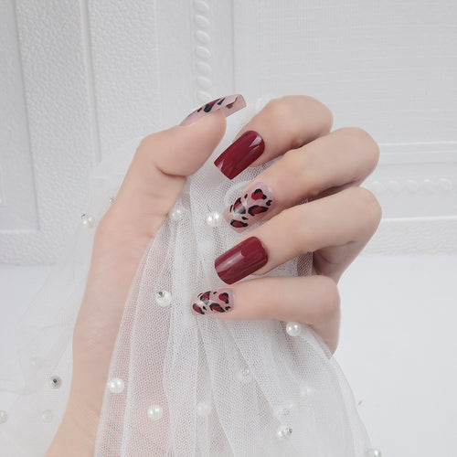 Artistic Short Press-On Nail Set with Leopard Print and Glossy Finish Bowlift