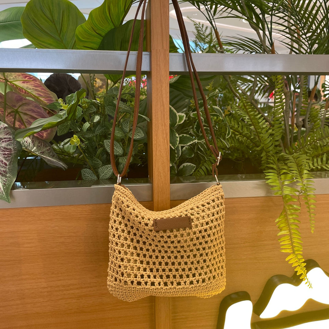 Hand-knotted shoulder bag in modern design Bowlift