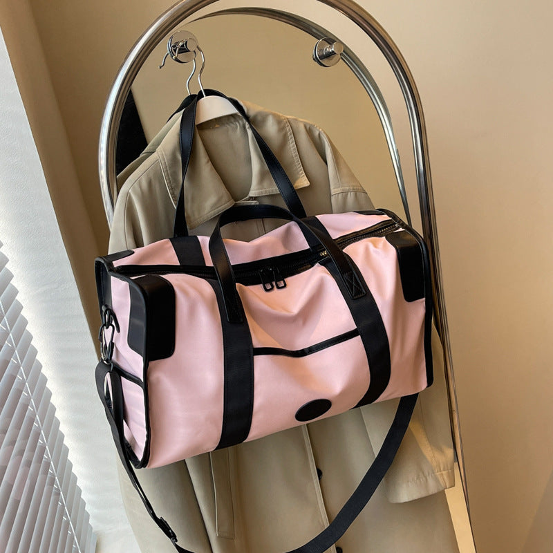 Sporty leisure duffel bag with durable material and adjustable shoulder strap Bowlift