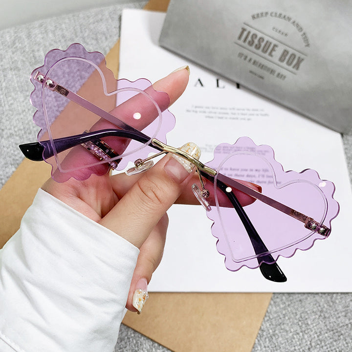 Ladies Cat-Eye Sunglasses in unique Heart Design Bowlift