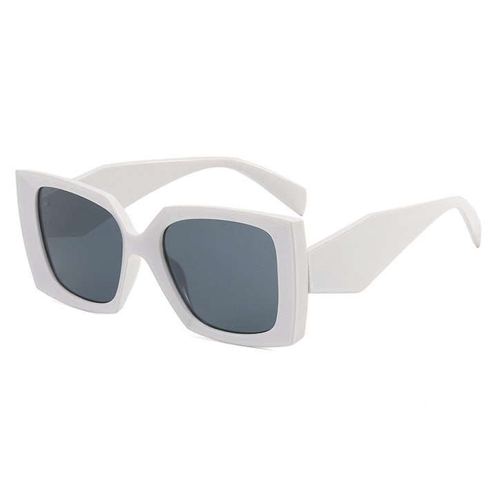 Women's Extravagant Oversized Sunglasses in Modern Design Bowlift