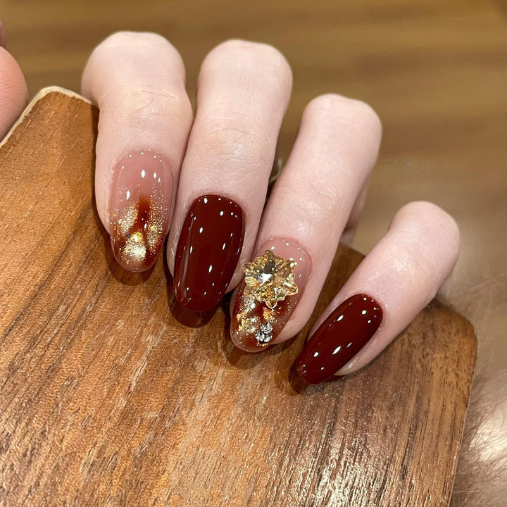 Artificial nail tips with golden accents Bowlift