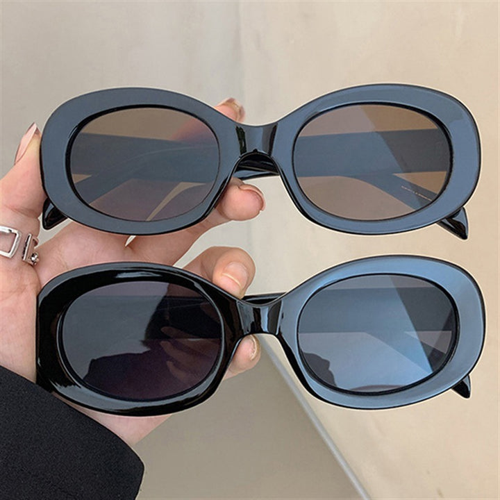 Ladies fashionable sunglasses in elegant oval design with sturdy frame Bowlift