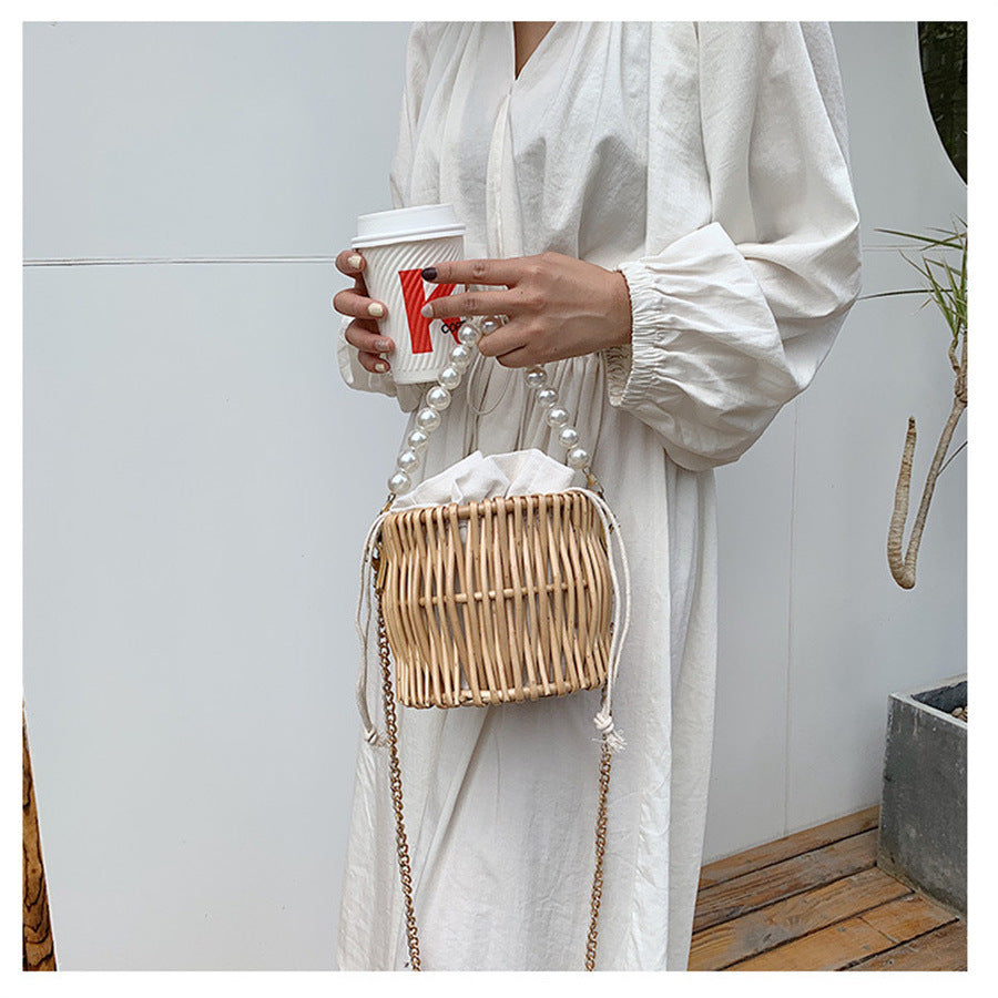 Women’s handbag with elegant pearl handle and braided design Bowlift