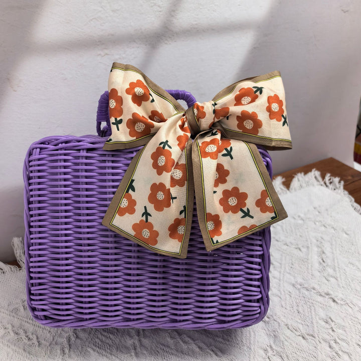 Women elegant handbag made of woven material Bowlift
